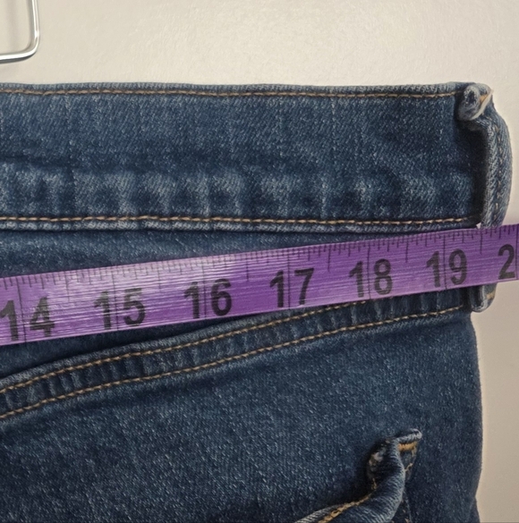 Distressed Women’s Jeans - Picture 8 of 8